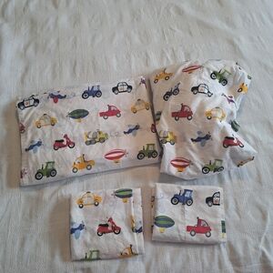 Automobile twin size sheet set, 1 top, 1 bottom fitted and 2 pillowcases